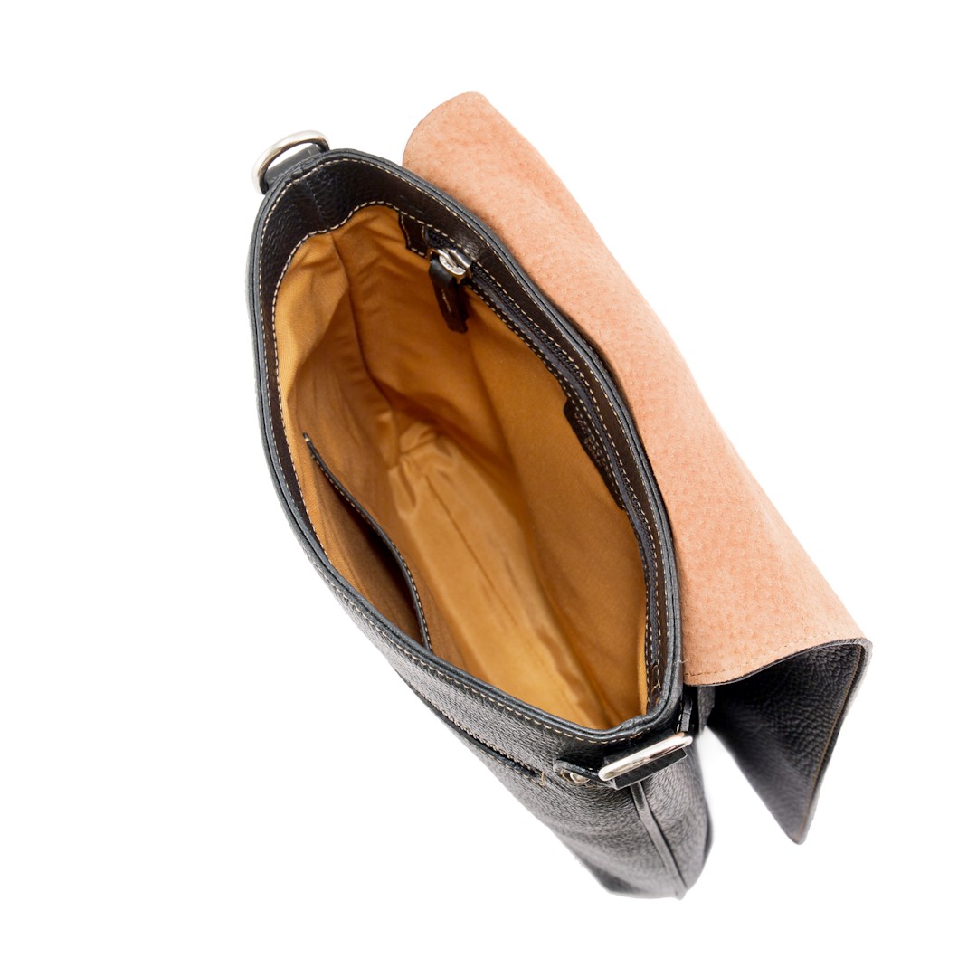 Small italian leather messenger bag in black color - Interior view - Alex S - Sku 2367