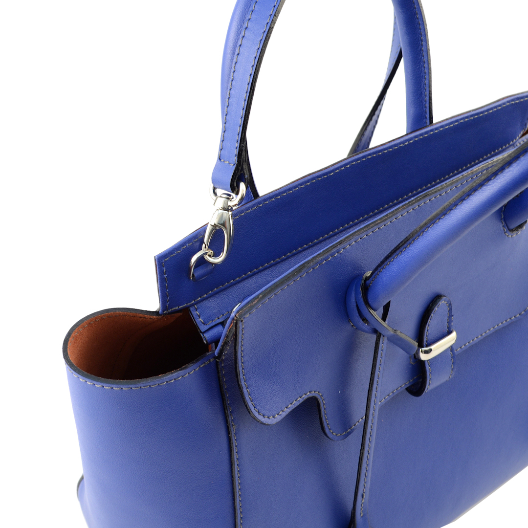Alexis 26 - Shoulder strap detail