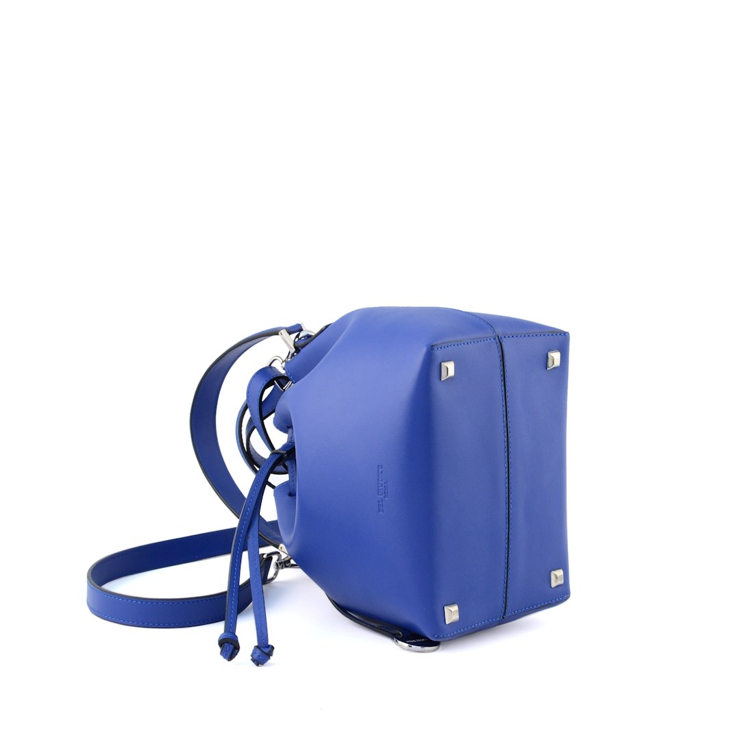 base borsa secchiello in pelle con piedini protettivi