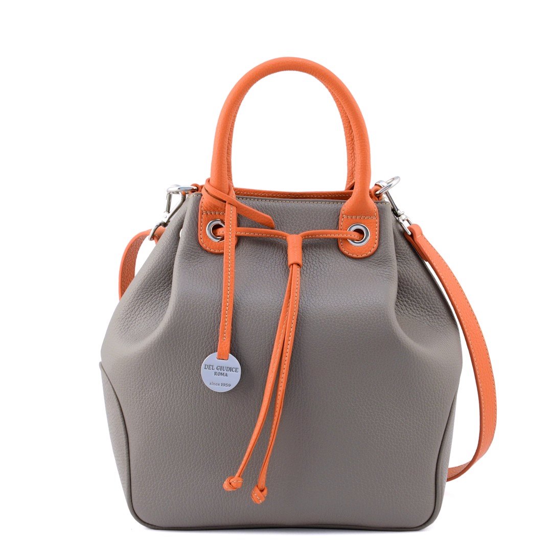 borsa secchiello pelle grigia con manico arancione e tracolla