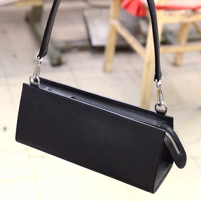borsa su misura per donna in pelle nera