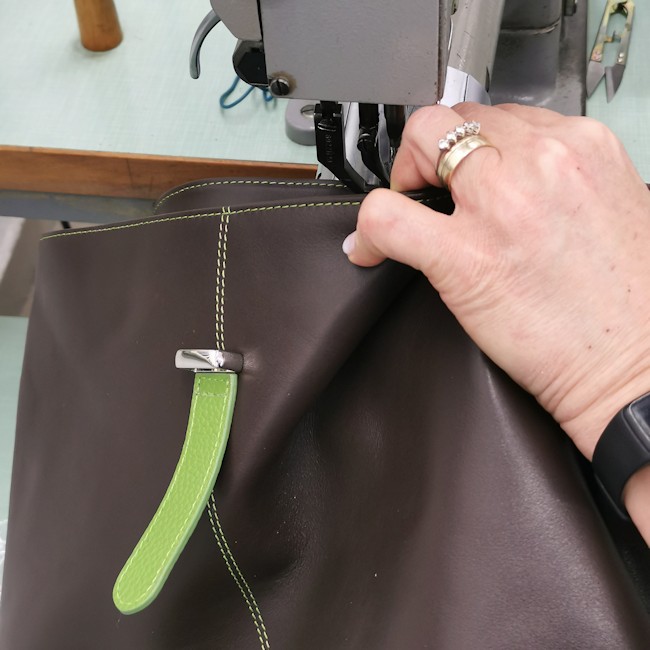Zaino in pelle a due colori personalizzato e su misura