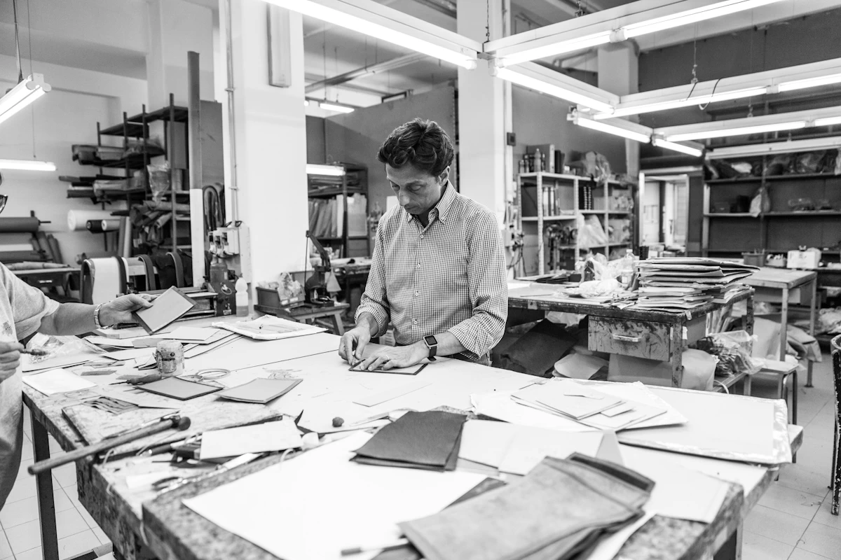 Artisan crafting handmade Italian leather bags in the Del Giudice leather workshop in Rome