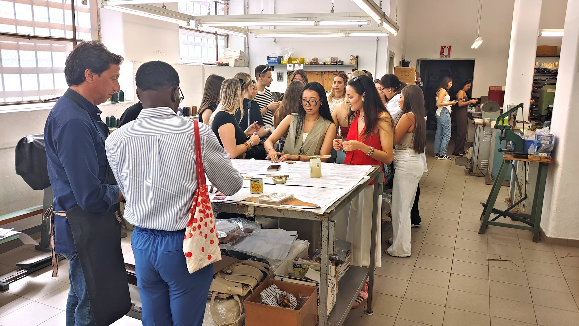 Rome guided leather workshop tour – Italian craftsmanship experience